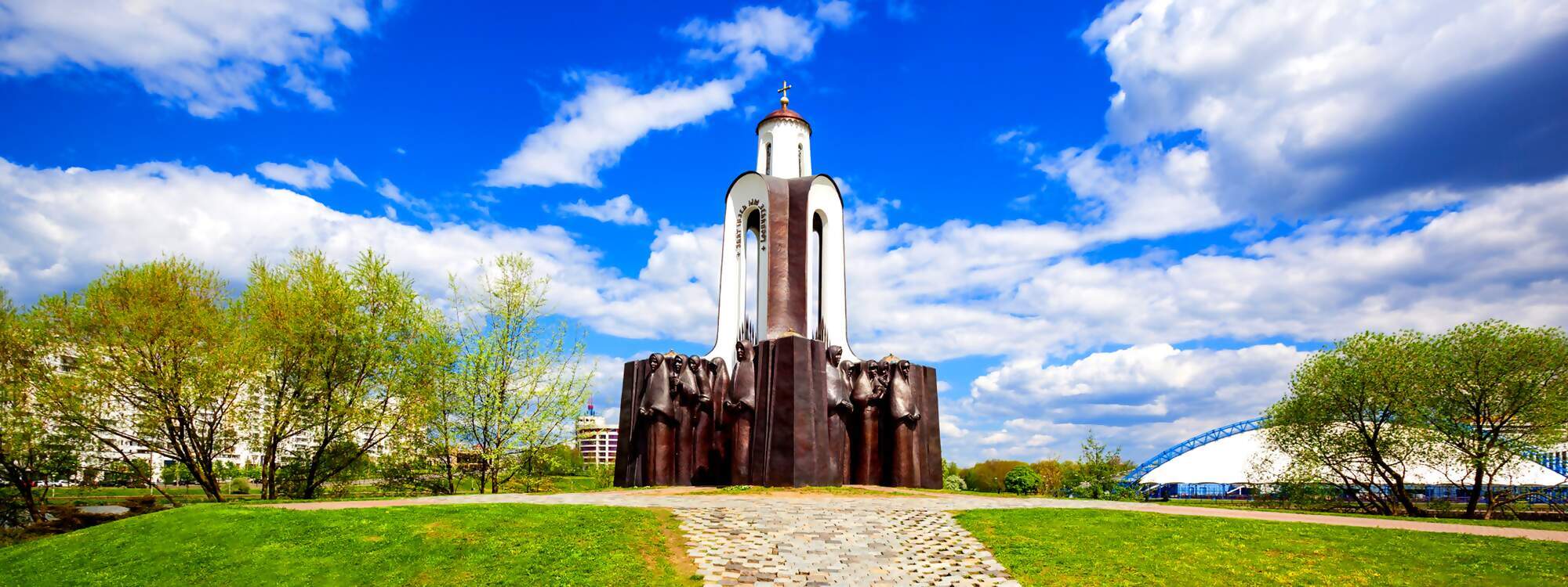Insel der Traenen Kapelle oder Insel des Mutes und der Trauer Denkmal fuer die Belarussischen Soldaten in Minsk
